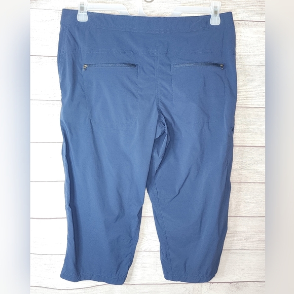 L.L. Bean Women's Blue Capris - Picture 2 of 5